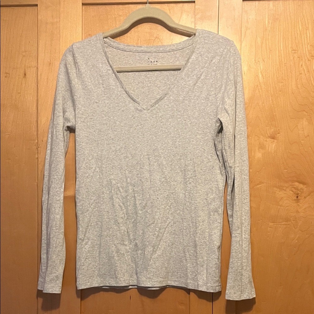 a new day Womans Light Gray V-Neck Long Sleeve Top